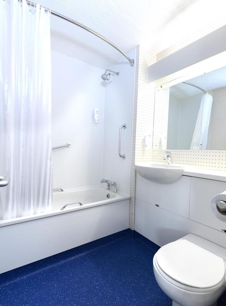 Travelodge Hotel 3*