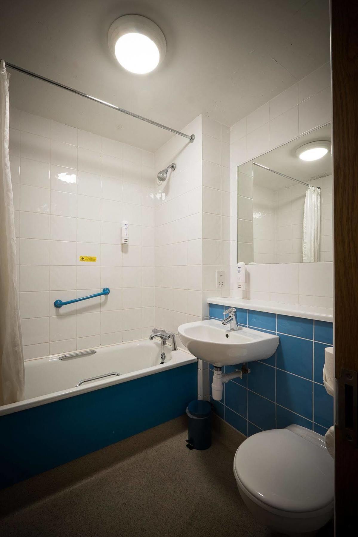 Travelodge Hotel 3*